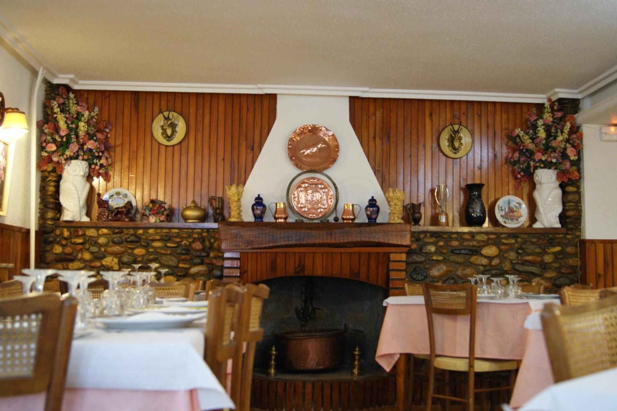 Hostal Pirineos Meliz Bielsa Eksteriør billede