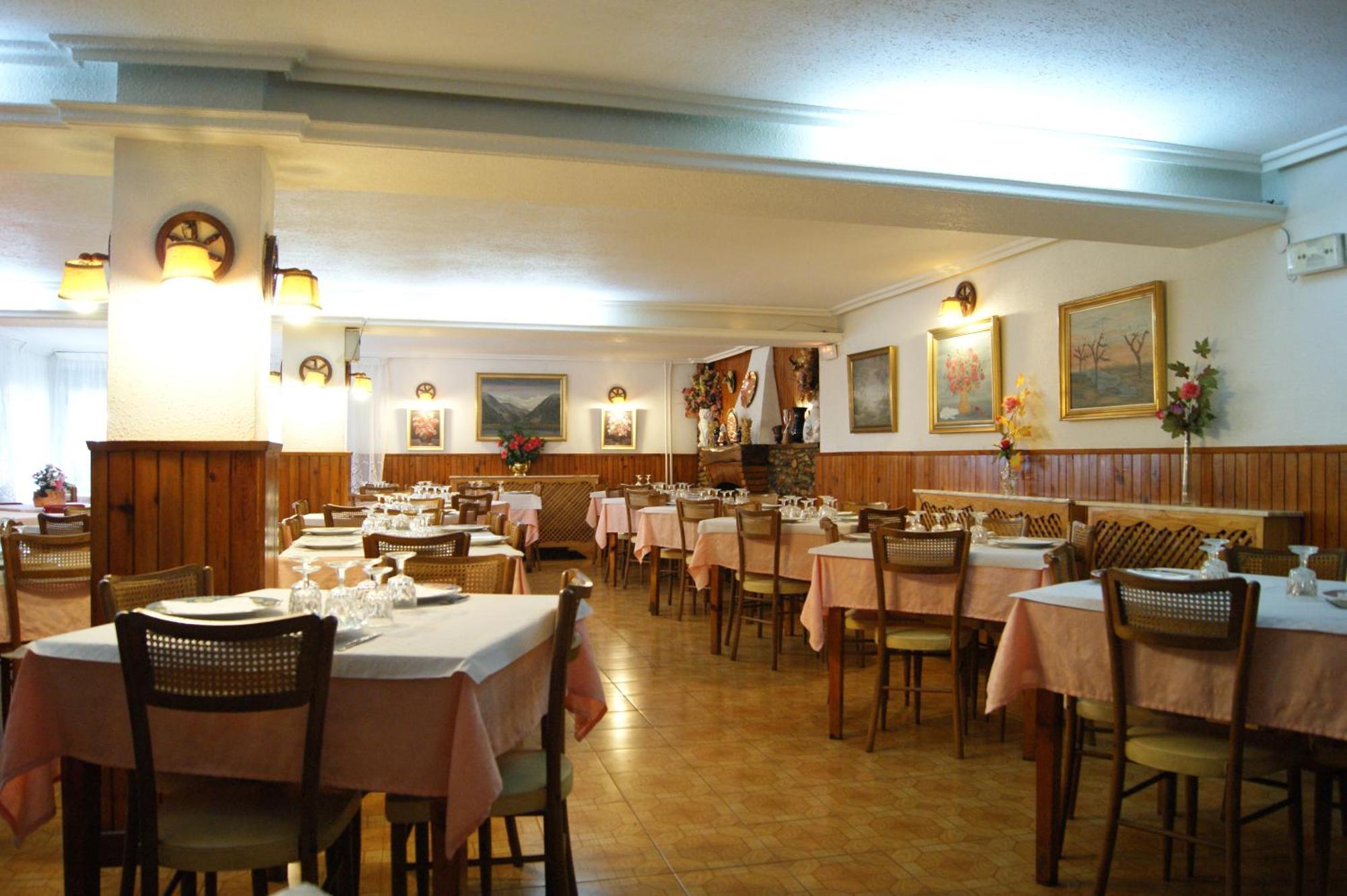 Hostal Pirineos Meliz Bielsa Eksteriør billede